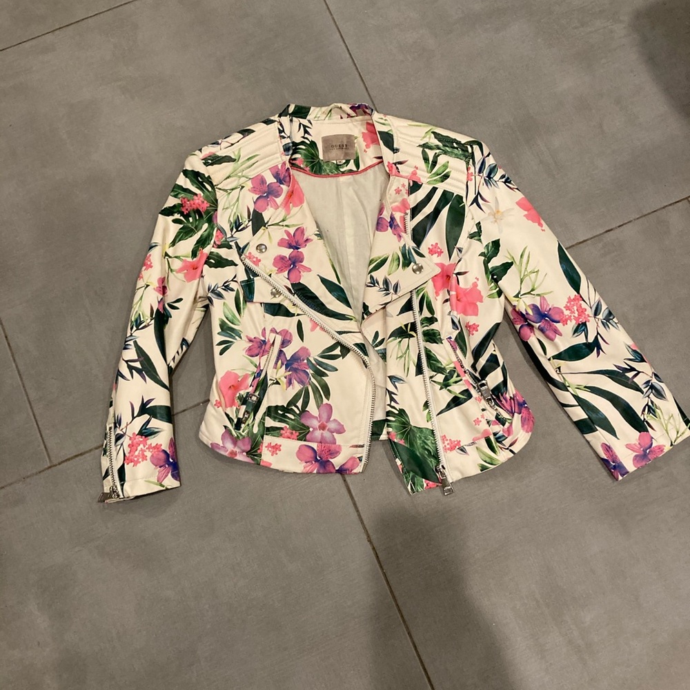GUESS 3 quarter sleeve faux leather jacket!